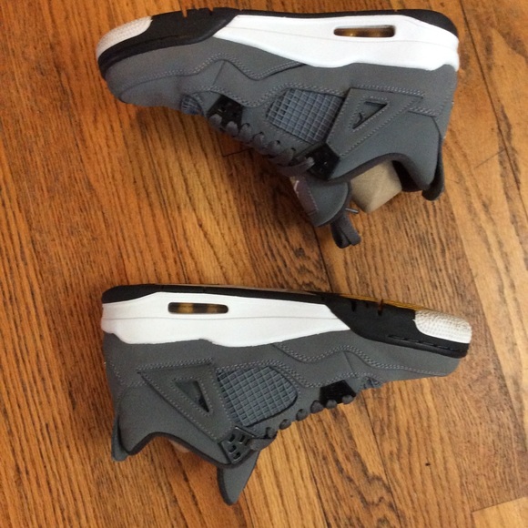 Nike Air Jordan 4 Retro Sneakers - Picture 7 of 10
